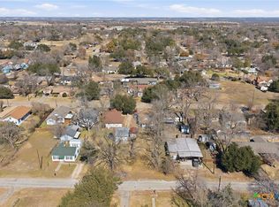 E 9th St, Cameron, TX 76520