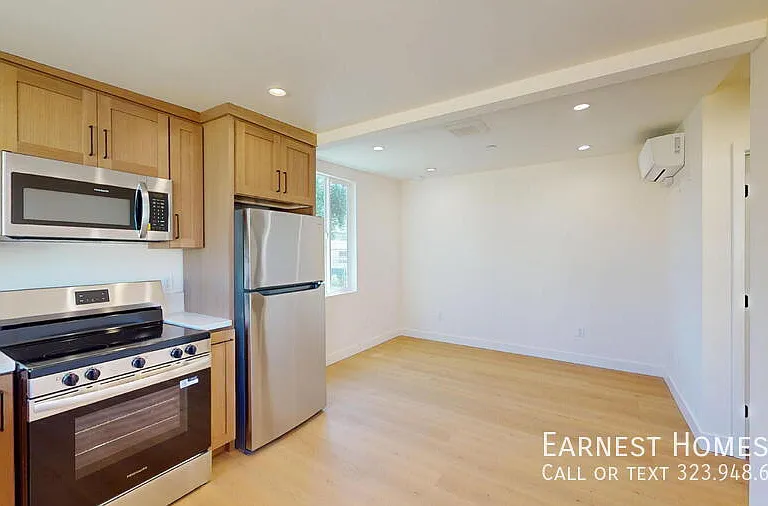 6443 Satsuma Ave — Photo 2