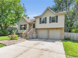 3554 SW Harbor Cir, Lees Summit, MO 64082
