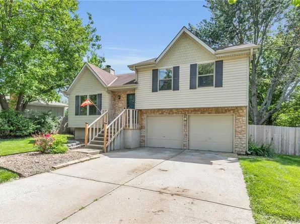 3554 SW Harbor Cir, Lees Summit, MO 64082