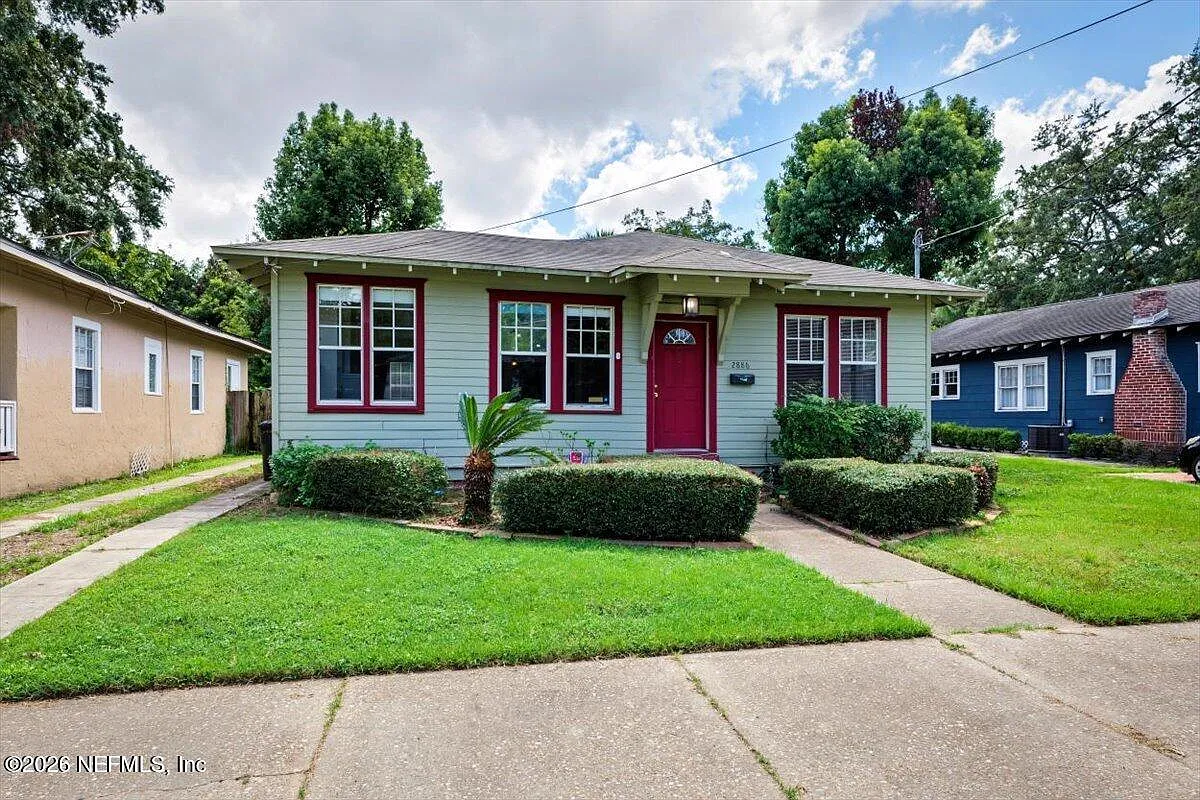 3 bed, 2.0 bath, 1744 sqft, $2,295 — Photo 2