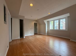 228 Saint George St #7, Toronto, ON M5R 2N5