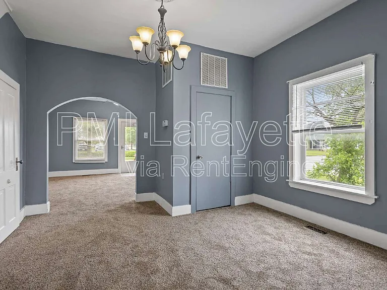 403 S East St — Photo 13