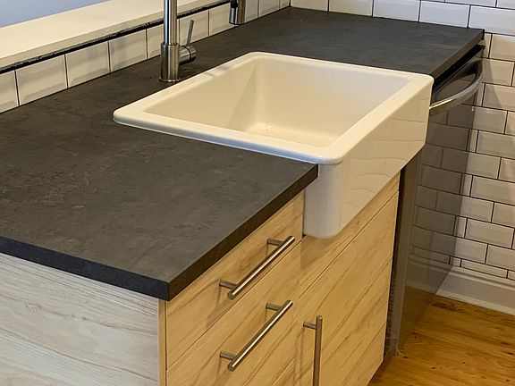 Stylish farmhouse sink and dishwasher