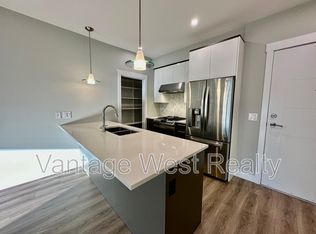 1883 Water St #206, Kelowna, BC V1Y1K4