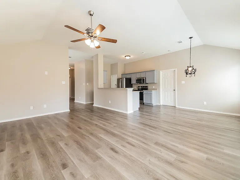 1008 Halifax Ln — Photo 5