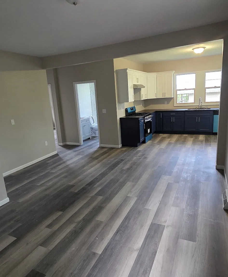 2530 Northwestern Ave — Photo 4