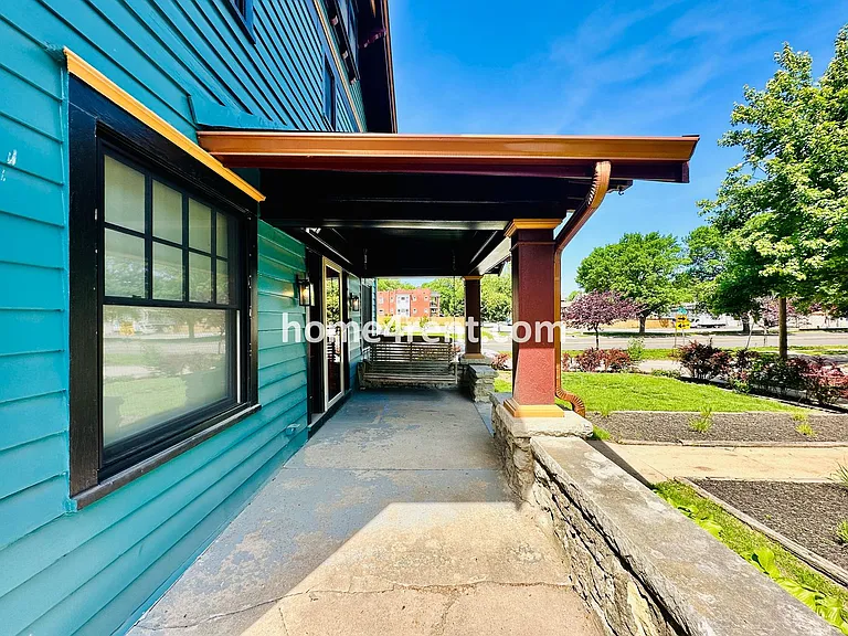 641 W 39th Ter — Photo 4