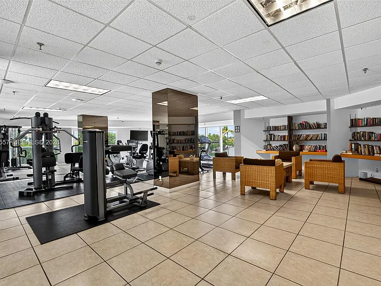 2401 Collins Ave #1107 — Photo 31