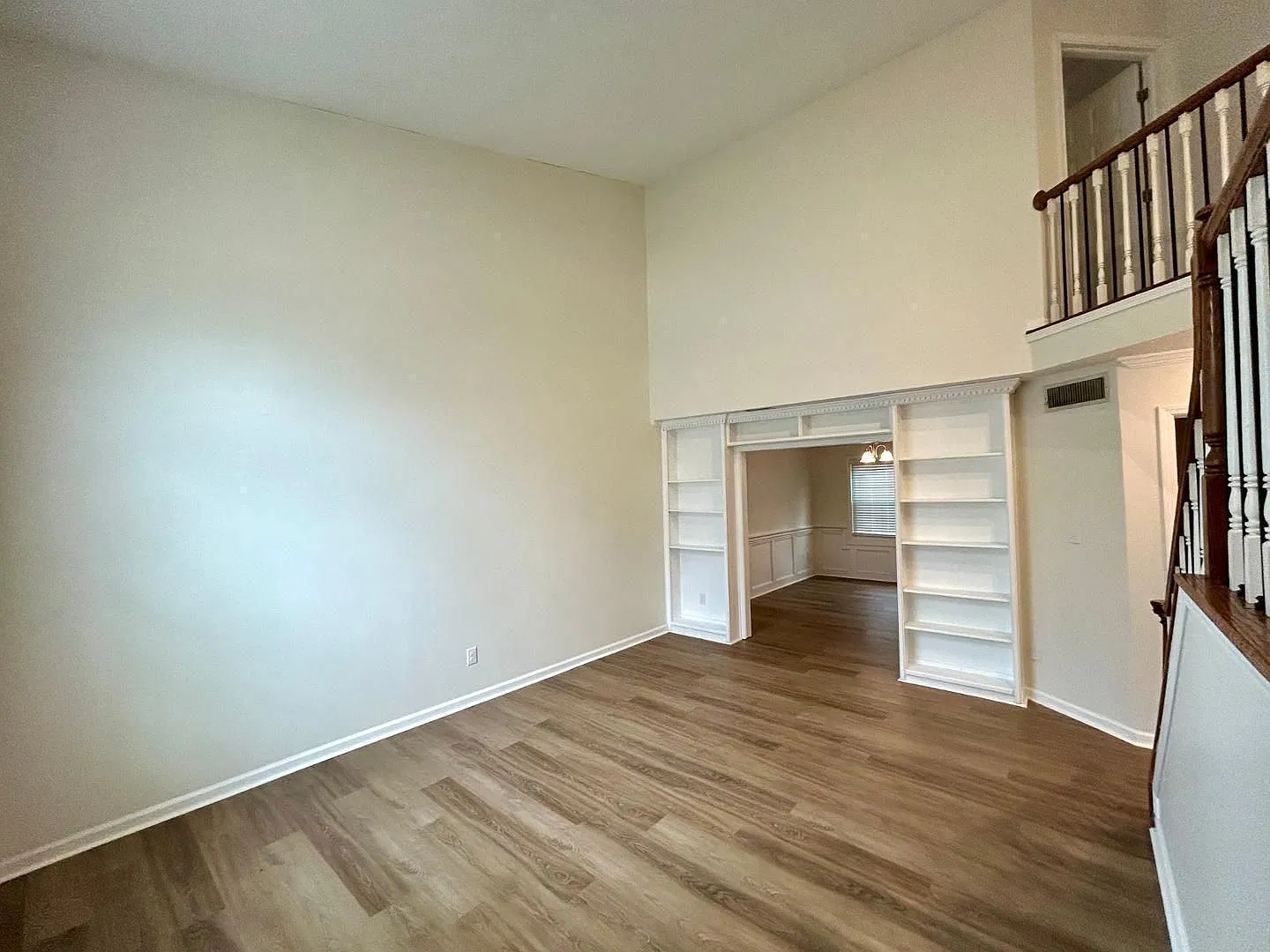 232 Haywicke Pl — Photo 2
