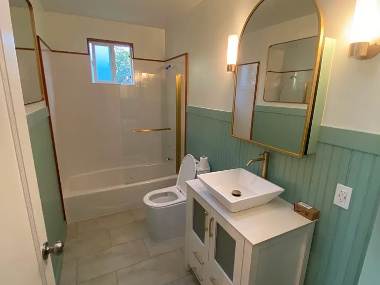 1017 Everett St — Photo 9