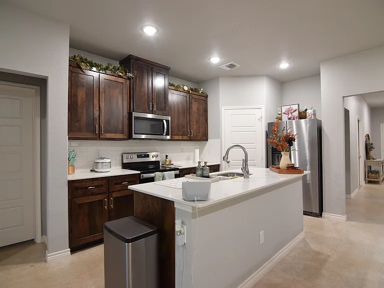 1464 Dryden Ave — Photo 4