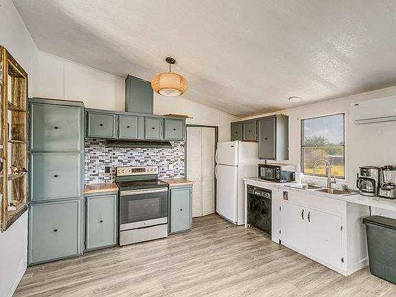 5th image of 206 Creekview Meadows Ct