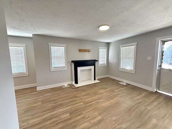 3rd image of 1102 E Mount Vernon St