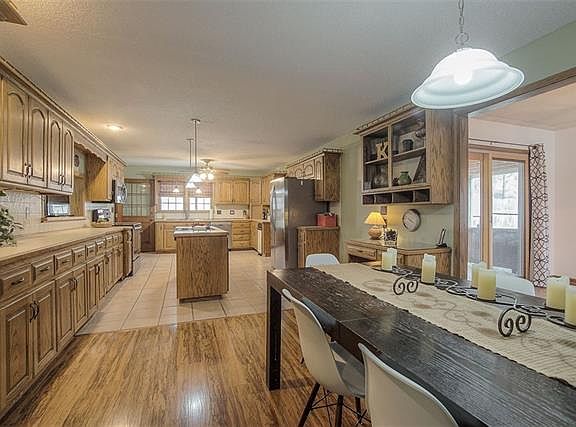 5th image of 6020 Sterling Ave
