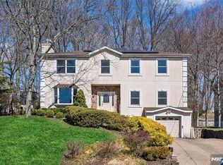 33 Country Club Rd, Tenafly, NJ 07670