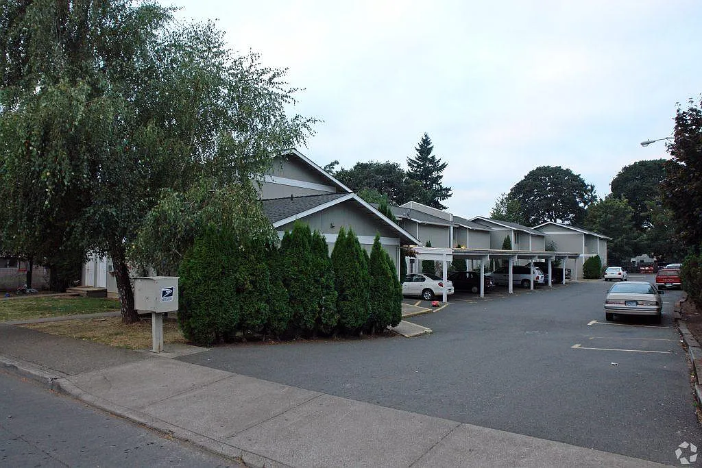 2 bed, 1.5 bath, 900 sqft, $1,299 — Photo 1