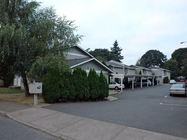 611 24th St SE #C, Salem, OR 97301