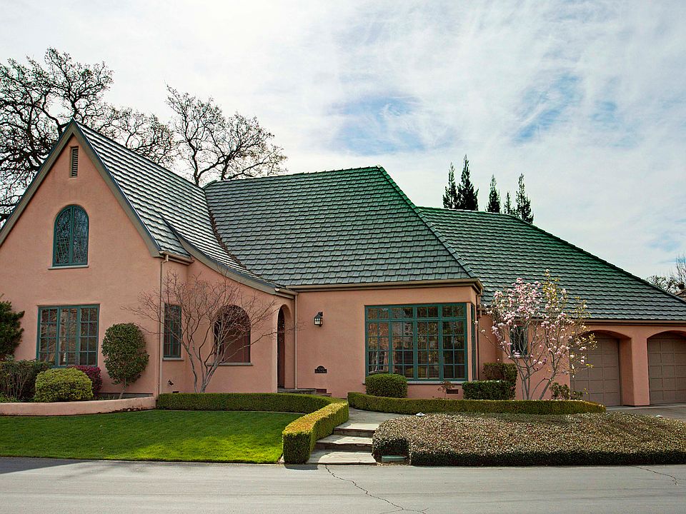 1st image of 9749 Golf Club Dr