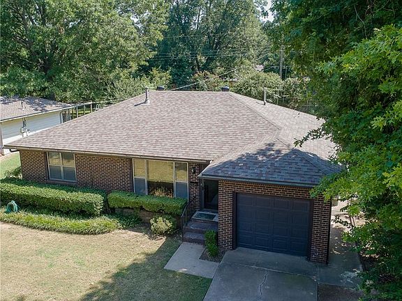 2nd image of 1210 Leslie Ln