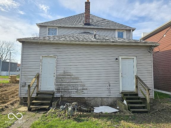 4th image of 1062-1064 Roache St