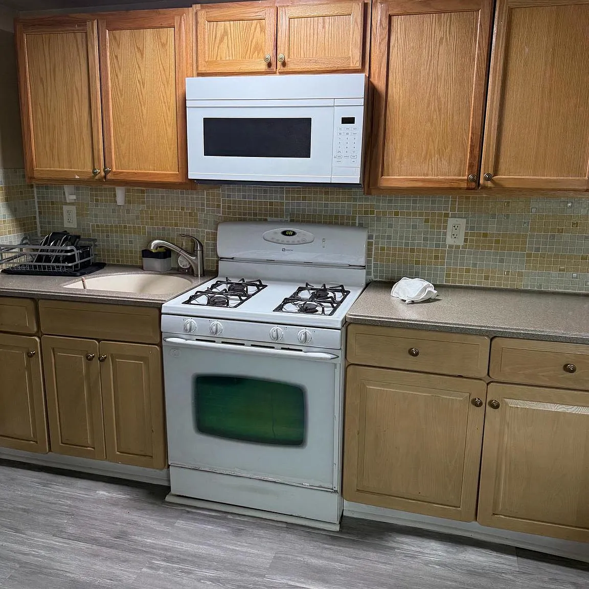2 bed, 1.0 bath, 1780 sqft, $1,900 — Photo 4
