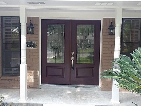 3rd image of 1606 Kings Park Dr