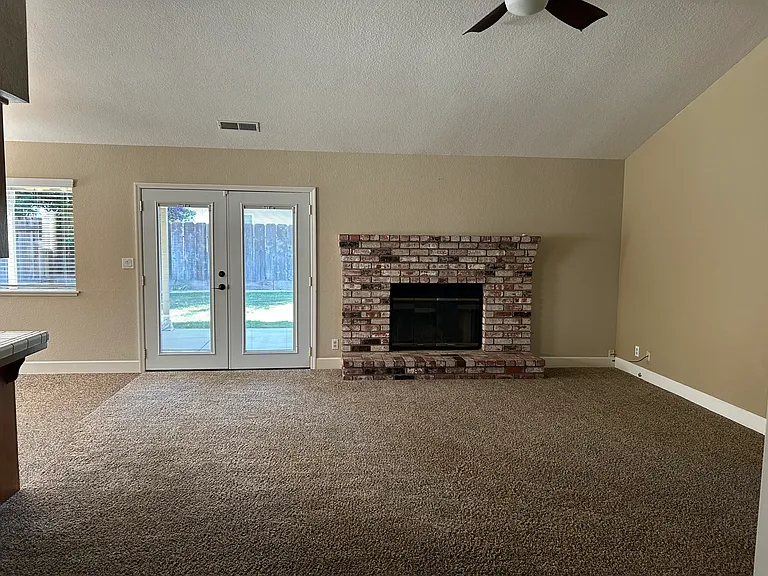2813 Nora Ln — Photo 5