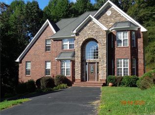 1055 20th Avenue Ln NW, Hickory, NC 28601