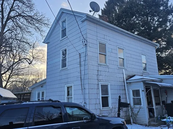 52 Pulaski St, Ware, MA 01082