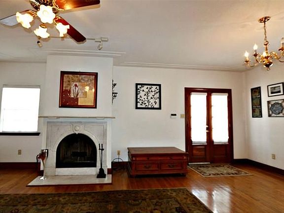 3rd image of 1129 Jackson Ave APT 8