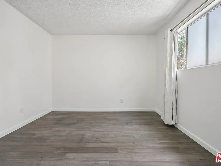 1012 7th St #20 — Photo 26