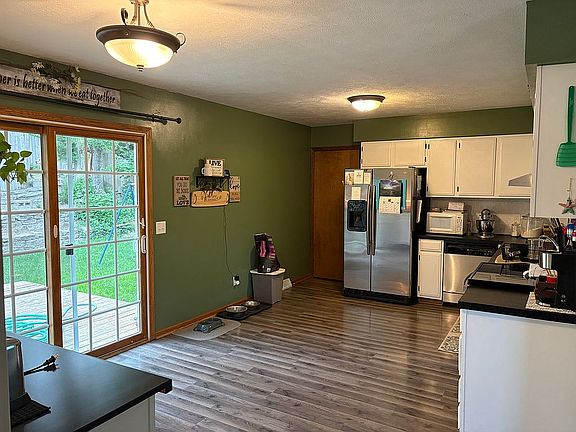 3rd image of 835 Cornhusker Dr