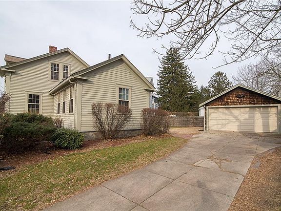 3rd image of 298 Pleasant St