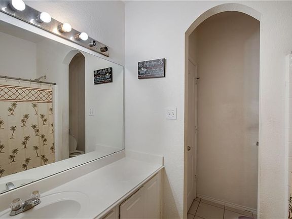 5th image of 2780 Sweetbriar Ln
