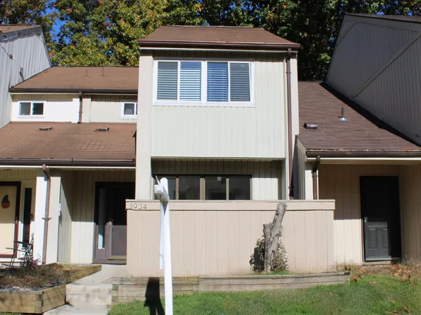 1934 Old Post Ter, Woodbridge, VA 22191