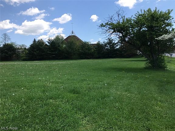 3rd image of 400 Hill Blvd W