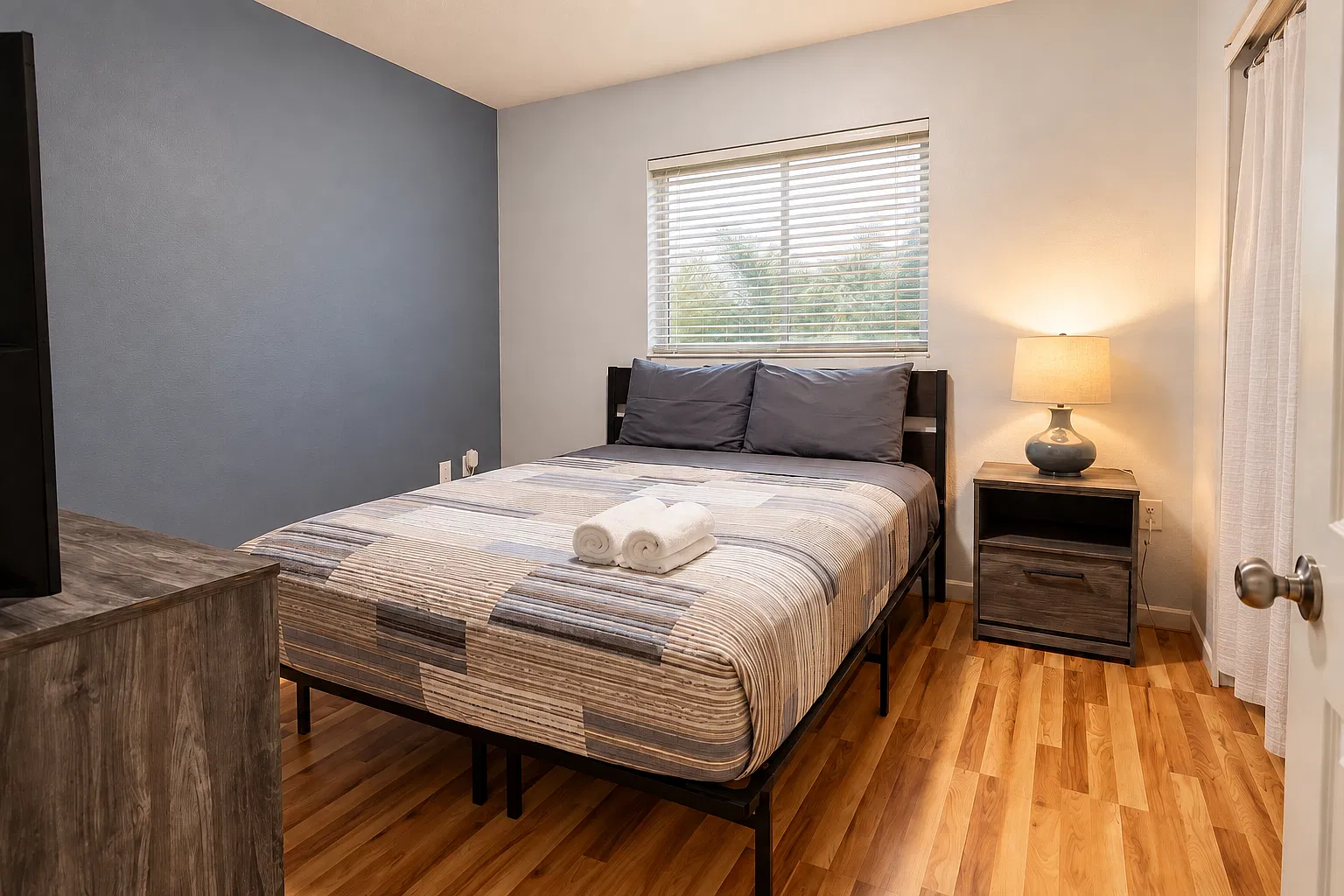 1 bed, 1200 sqft, $800 — Photo 1