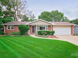 910 Nippersink Rd, Spring Grove, IL 60081