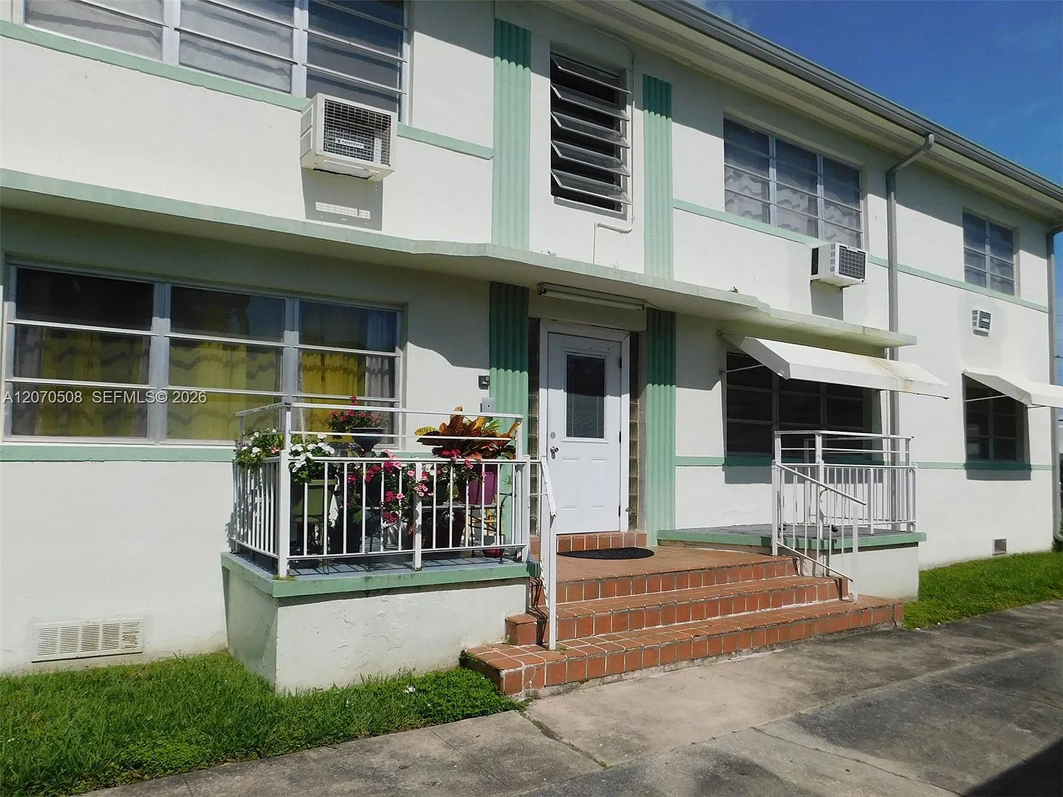 1735 Marseille Dr Condo — Photo 2