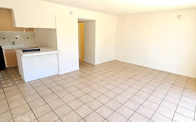 206 N Park View St #104 — Photo 1