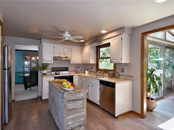 4th image of 6108 Berkshire Ct