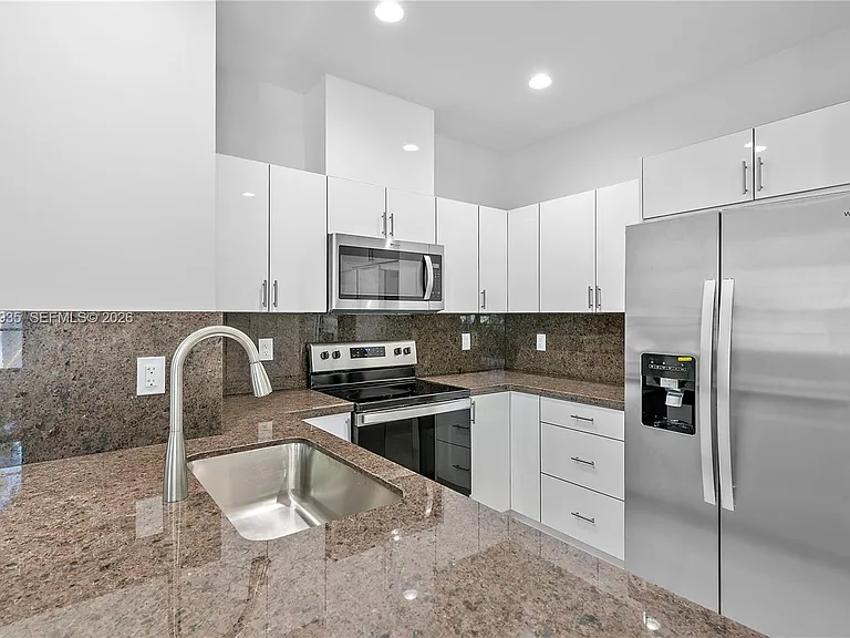 5745 SW 44th Ct #101 — Photo 10