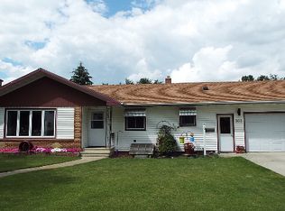 303 4th St SE, Rugby, ND 58368