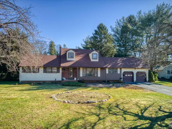 628 La Manna Dr, River Vale, NJ 07675