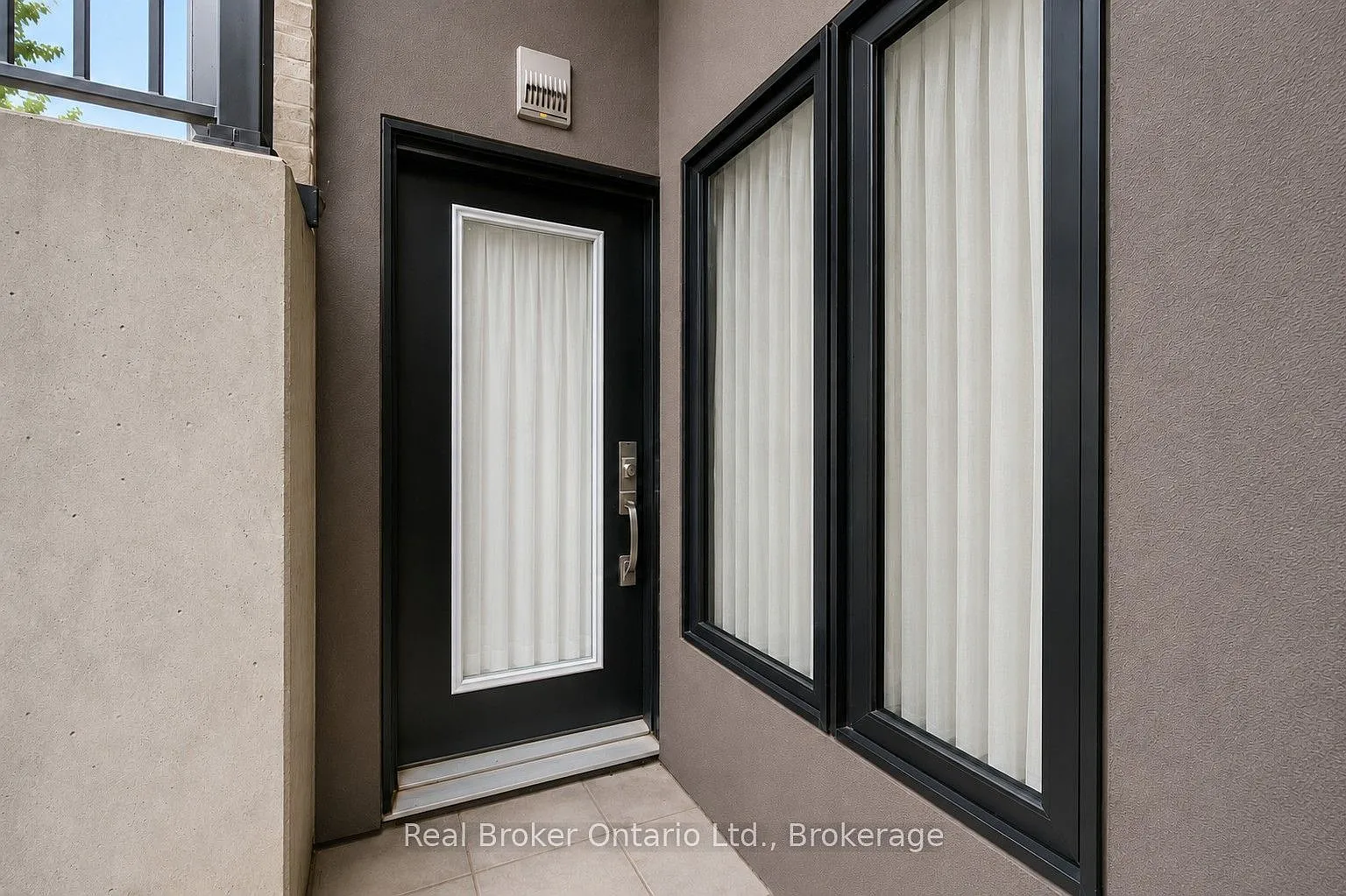 StationWest Stacked Townhomes — Photo 3