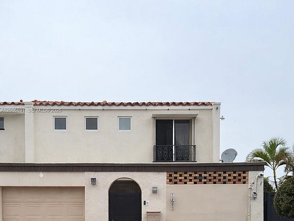 2nd image of 7282 Jacaranda Ln