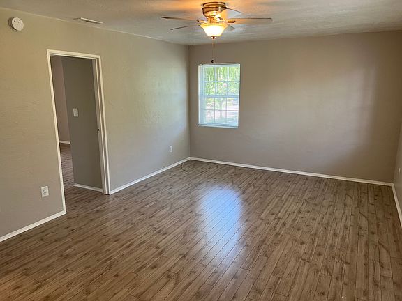2nd image of 701 Bay St NE #3