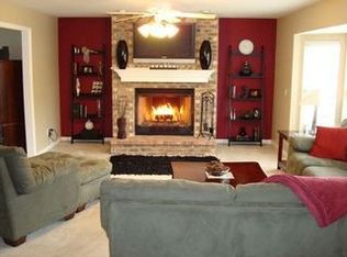 368 Round Tower Dr E, Saint Charles, MO