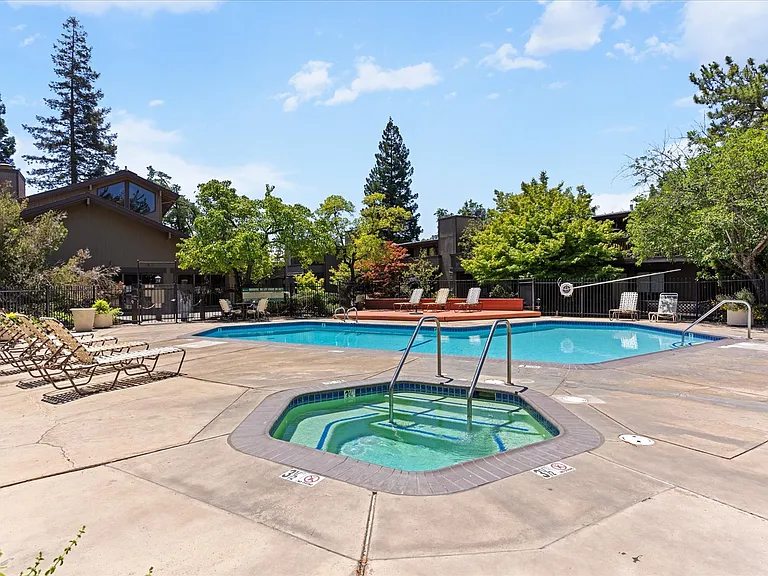 2440 Larkspur Ln #302 — Photo 22